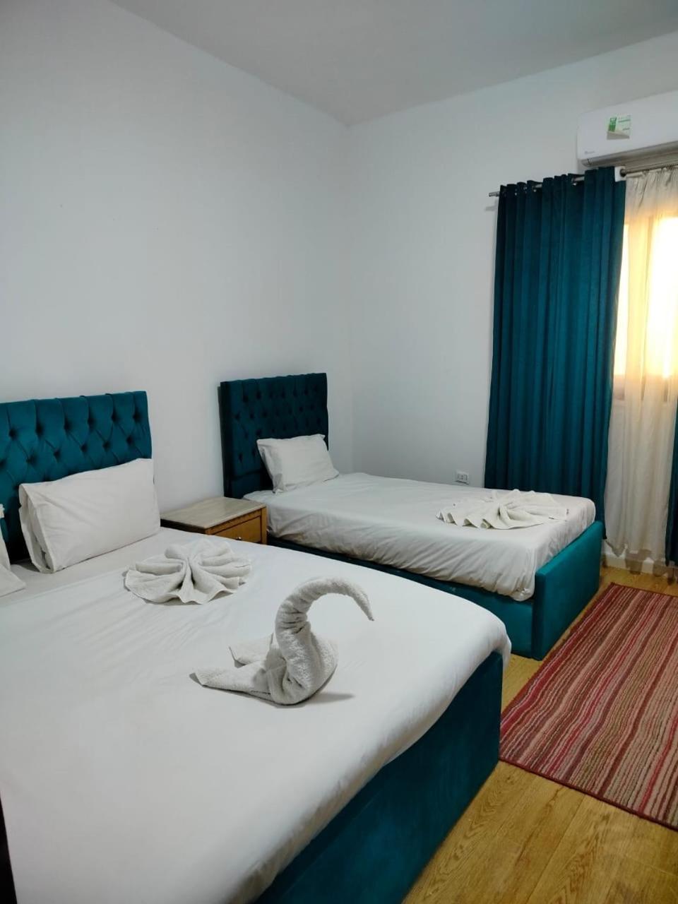 Anubis Kingdom Pyramids Hostel Kafrat al Jabal Exterior photo