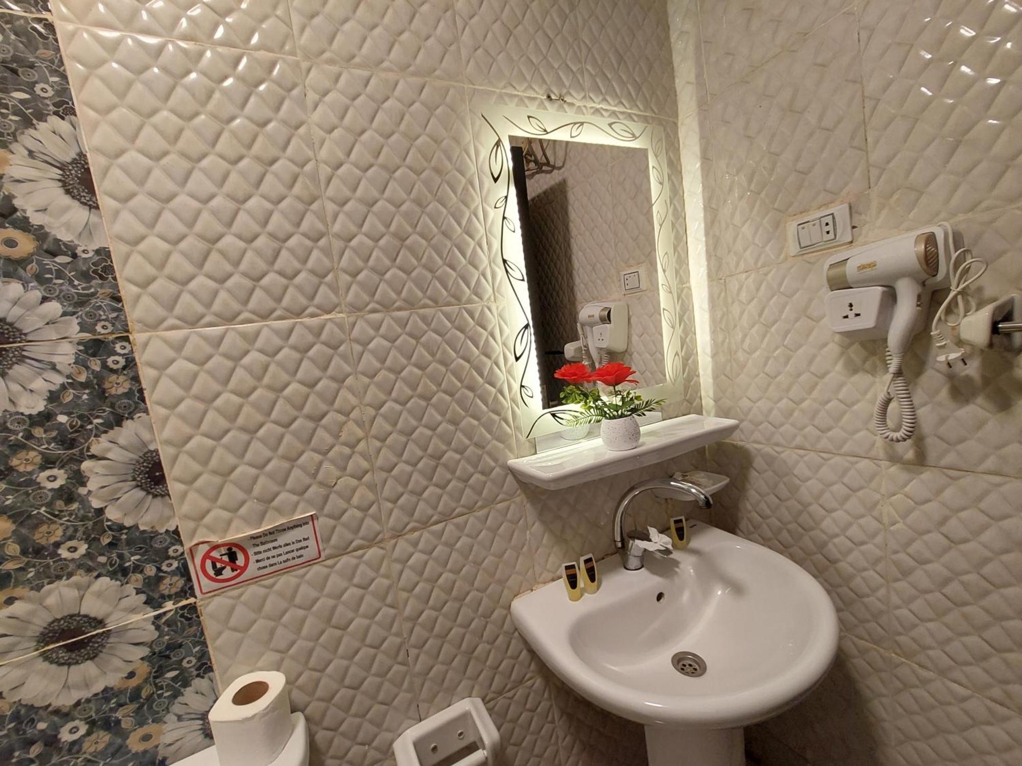 Anubis Kingdom Pyramids Hostel Kafrat al Jabal Exterior photo